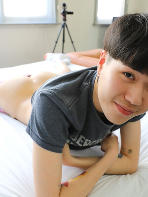 Our super cute mate Andrew Tran stripping off