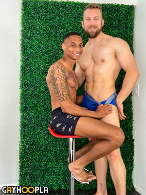 Masseuse Bryce Beckett Slides More Than Just A Finger In Eli Bennett's Tight Ass