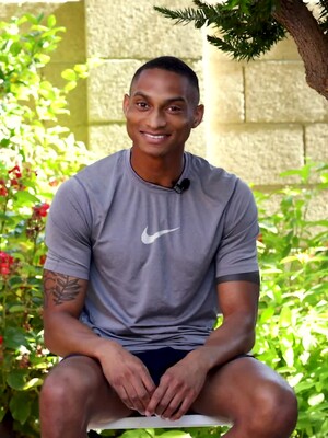 Eli Bennett Is Living Out His Fantasy On The GayHoopla Set!
