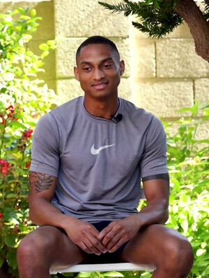 Eli Bennett Is Living Out His Fantasy On The GayHoopla Set!