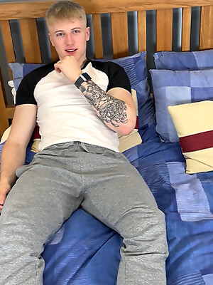 Straight Hunk Callum's 1st Ever Manhandling & his Huge Uncut Cock Stands to Attention!