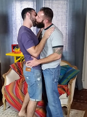 George Glass Fucks Anthony Naxos by Hot Older Male